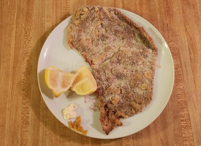 Breaded steak in the oven is a healthier way to make Argentinian milanesa.