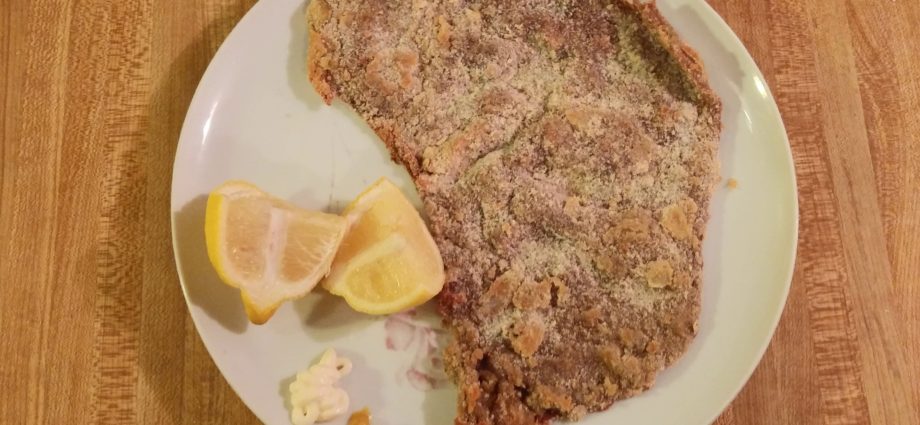 Breaded steak in the oven is a healthier way to make Argentinian milanesa.