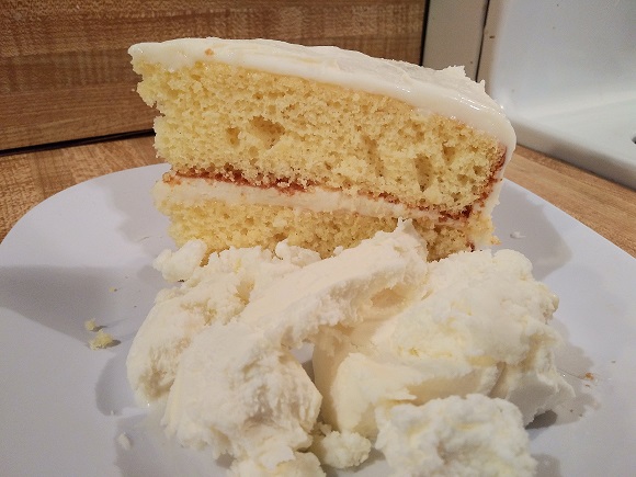 Vanilla Cake with Ice Cream